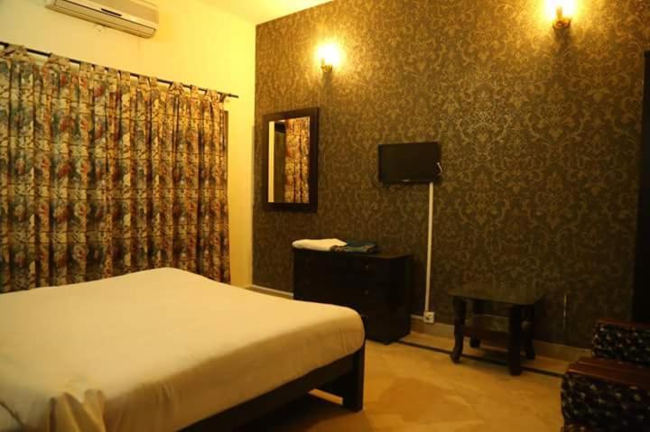 Hotel Sweet Inn لاهور المظهر الخارجي الصورة