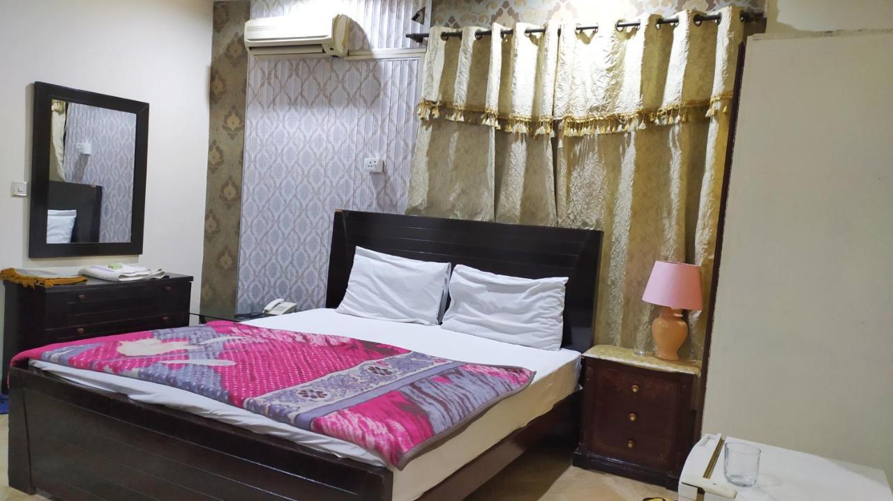 Hotel Sweet Inn لاهور المظهر الخارجي الصورة